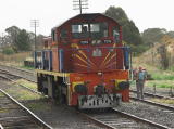 Diesel 7319 on the loop line at Queanbeyan station.